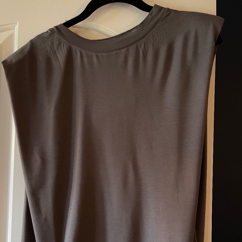 Muscle tee with padded shoulders